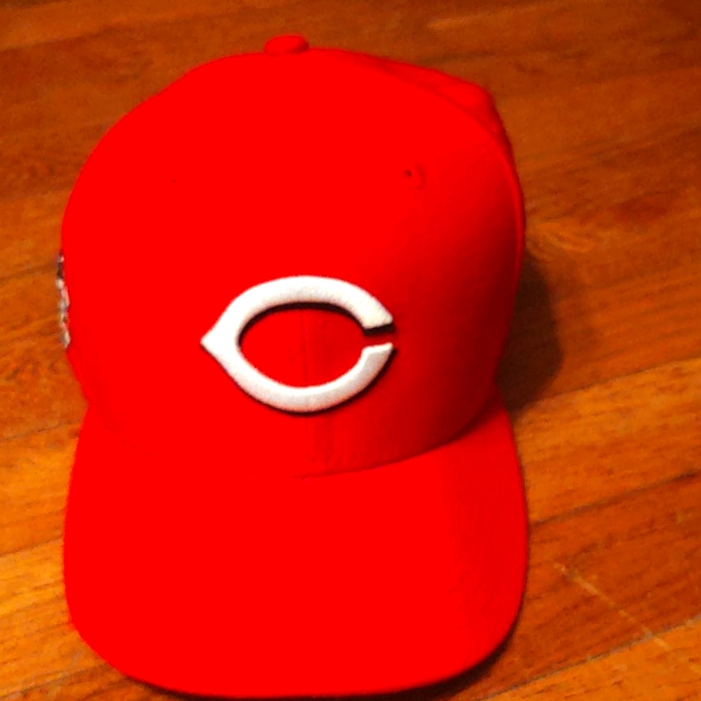 Cincinnati Reds hat with embroidering